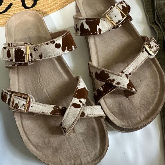 Natural Reflections Cream/Brown Cow Print Buckle Toe Loop Slip On Sandals - Picture 4 of 10